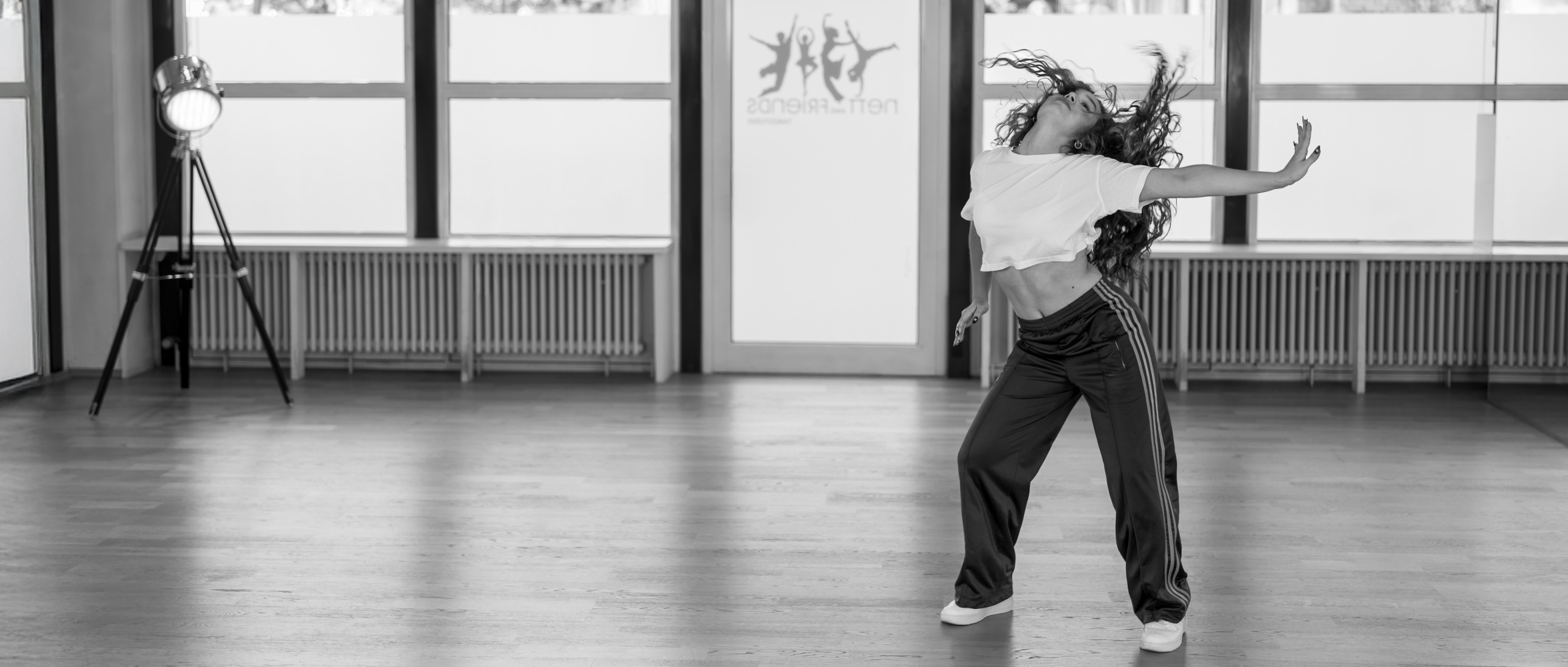 Tänzerin beim Hip Hop Training mit urbaner Choreo im Studio NAF DANCE Köln