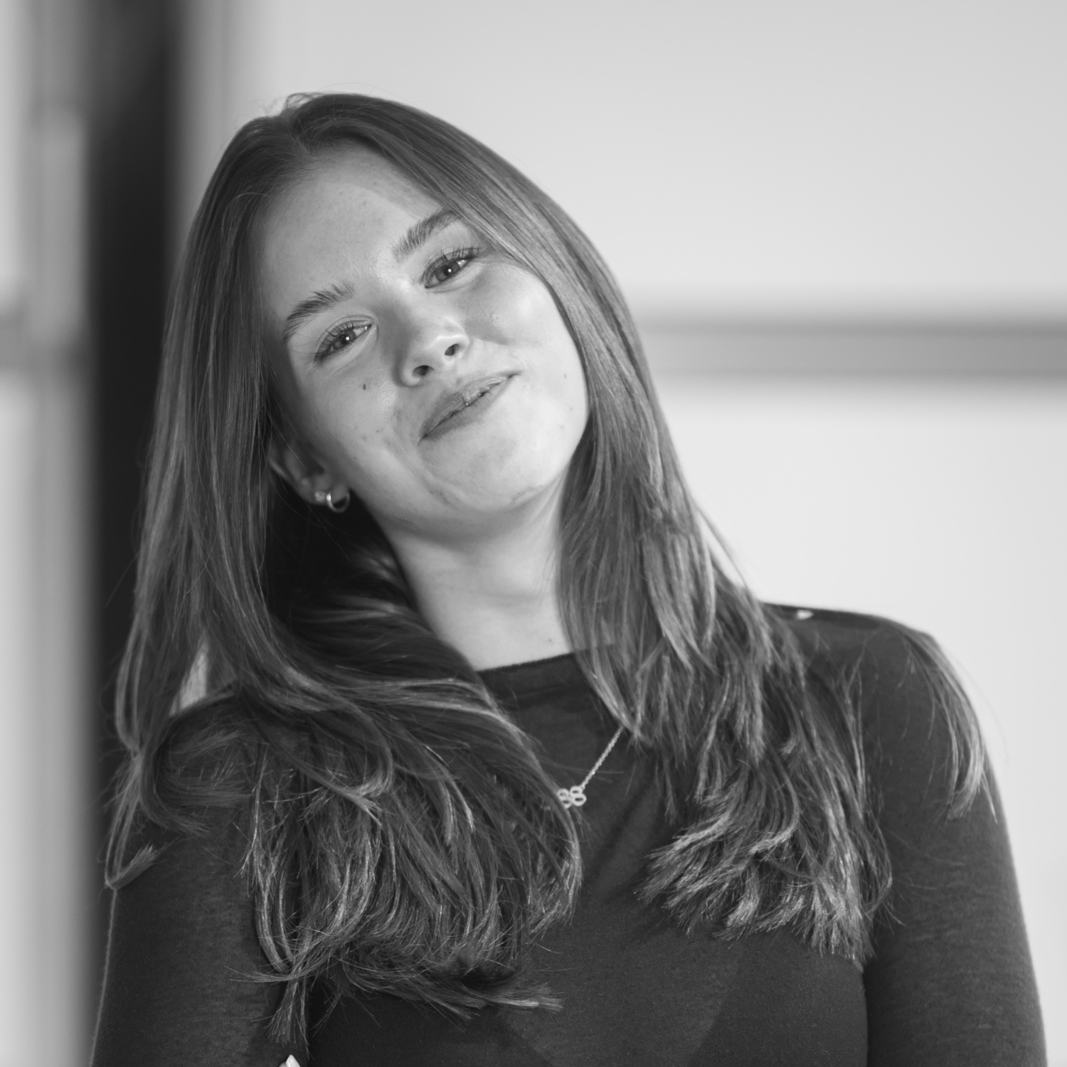 Portrait von Tanzcoach Laura aus der Tanzschule NAF DANCE Köln – Spezialistin für Commercial Ladystyle und Urban Fusion