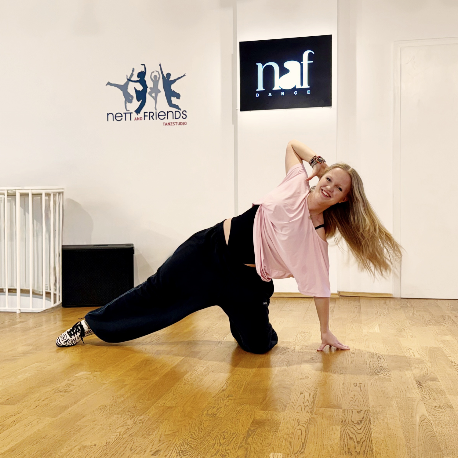 Luise Völler - im Saal von NAF Dance Köln Innenstadt - Commercial