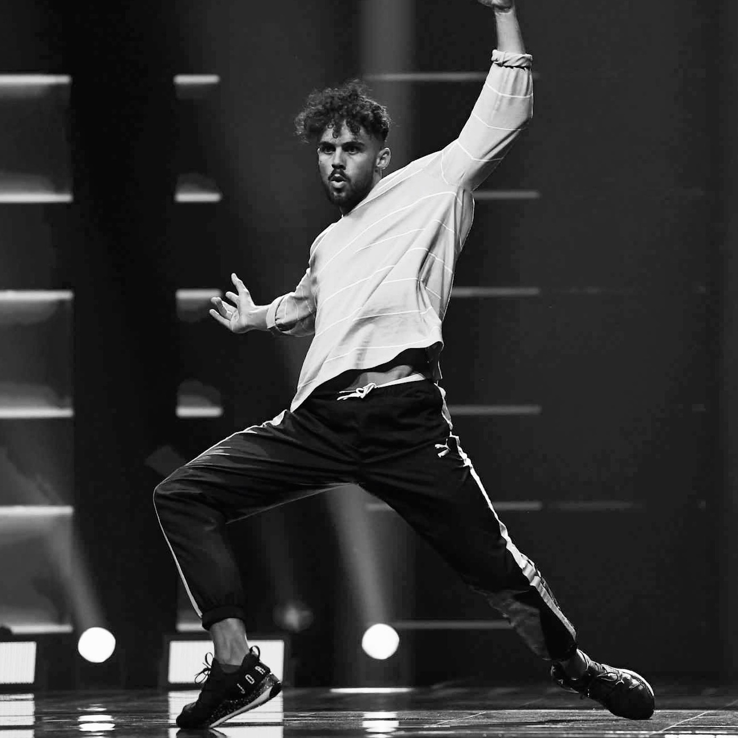 Tim Schmitz auf der Bühne bei einer Hip Hop Performance – NAF DANCE Köln
