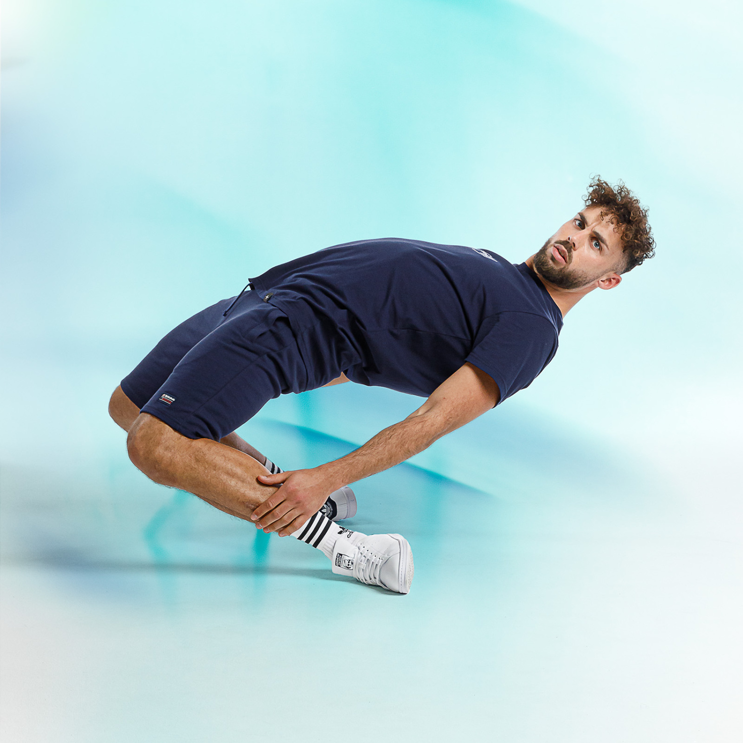 Tim Schmitz in dynamischer Rückbeuge – Hip Hop und Urban Dance Performance bei NAF DANCE Köln