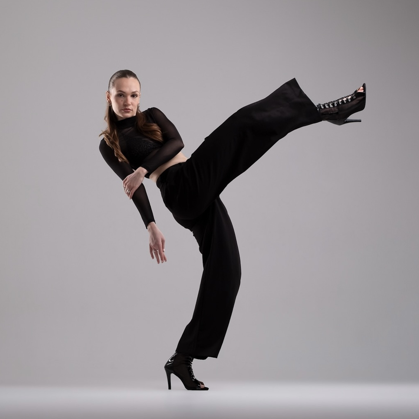 Finja Ostermann beim Contemporary Dance – Technik, Ausdruck und Dynamik bei NAF DANCE Köln