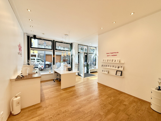 Helles und einladendes Foyer der Tanzschule und Ballettschule NAF DANCE Köln